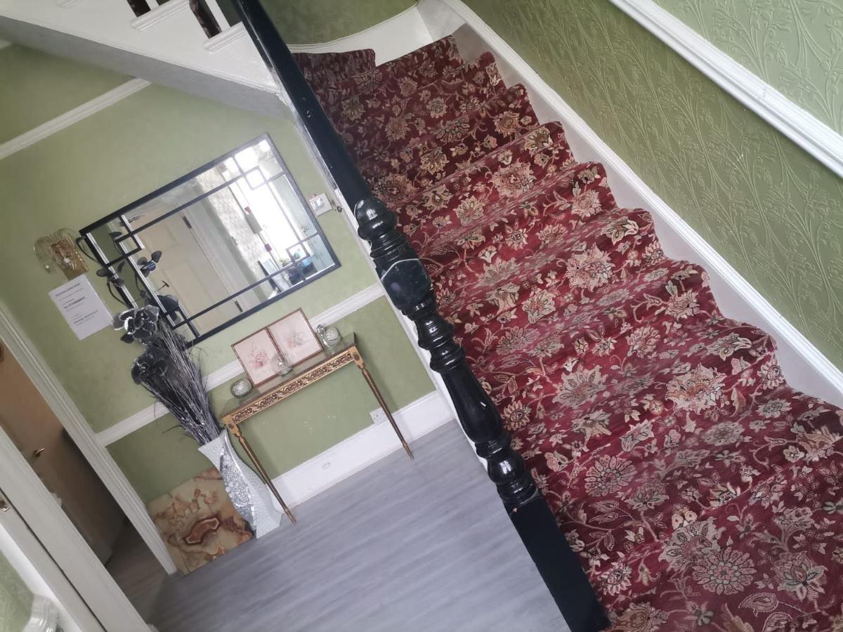 Double Room Available- London Seven Kings Seven Kings Train Station Ilford Extérieur photo